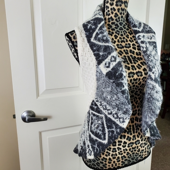 * DONATING 4/30/24* Max Studio Kids Sweater Vest - Picture 2 of 13